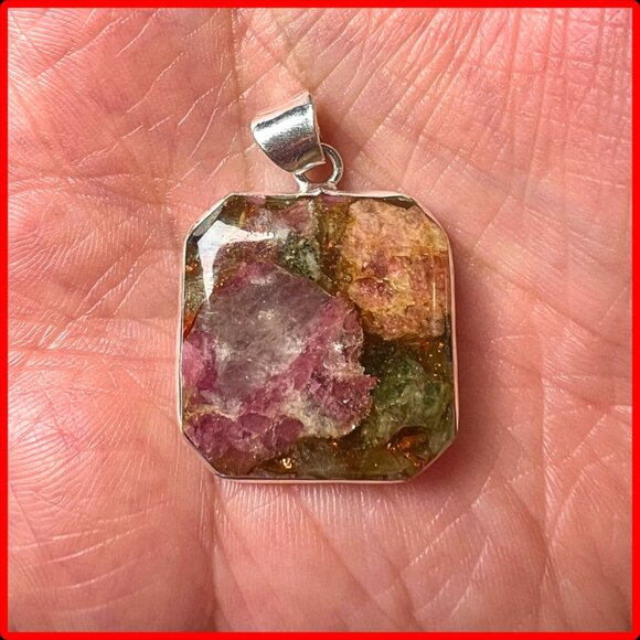 Multi Stone Set in Resin Silver Plated Necklace Pendant - Picture 1 of 2